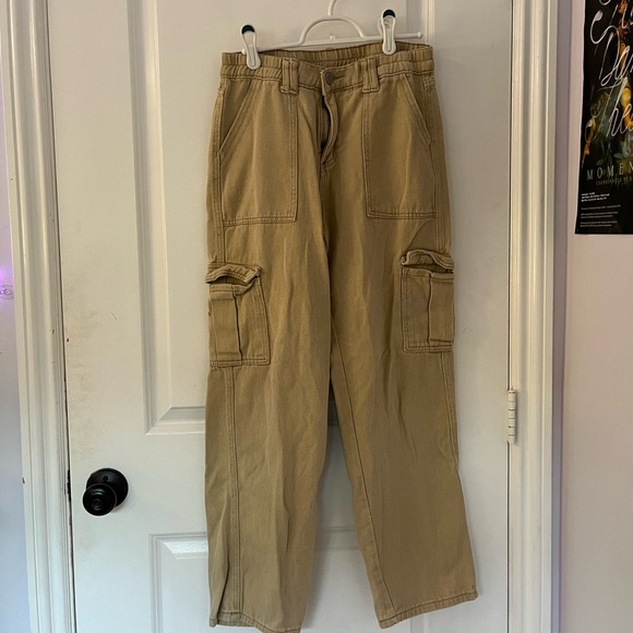 🔥3/$15 Tan cargo pants - Picture 2 of 5